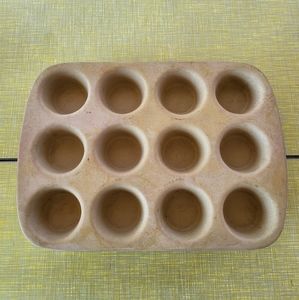 Pampered Chef Stoneware - 12 Muffin - Cupcake - Family Heritage Collection